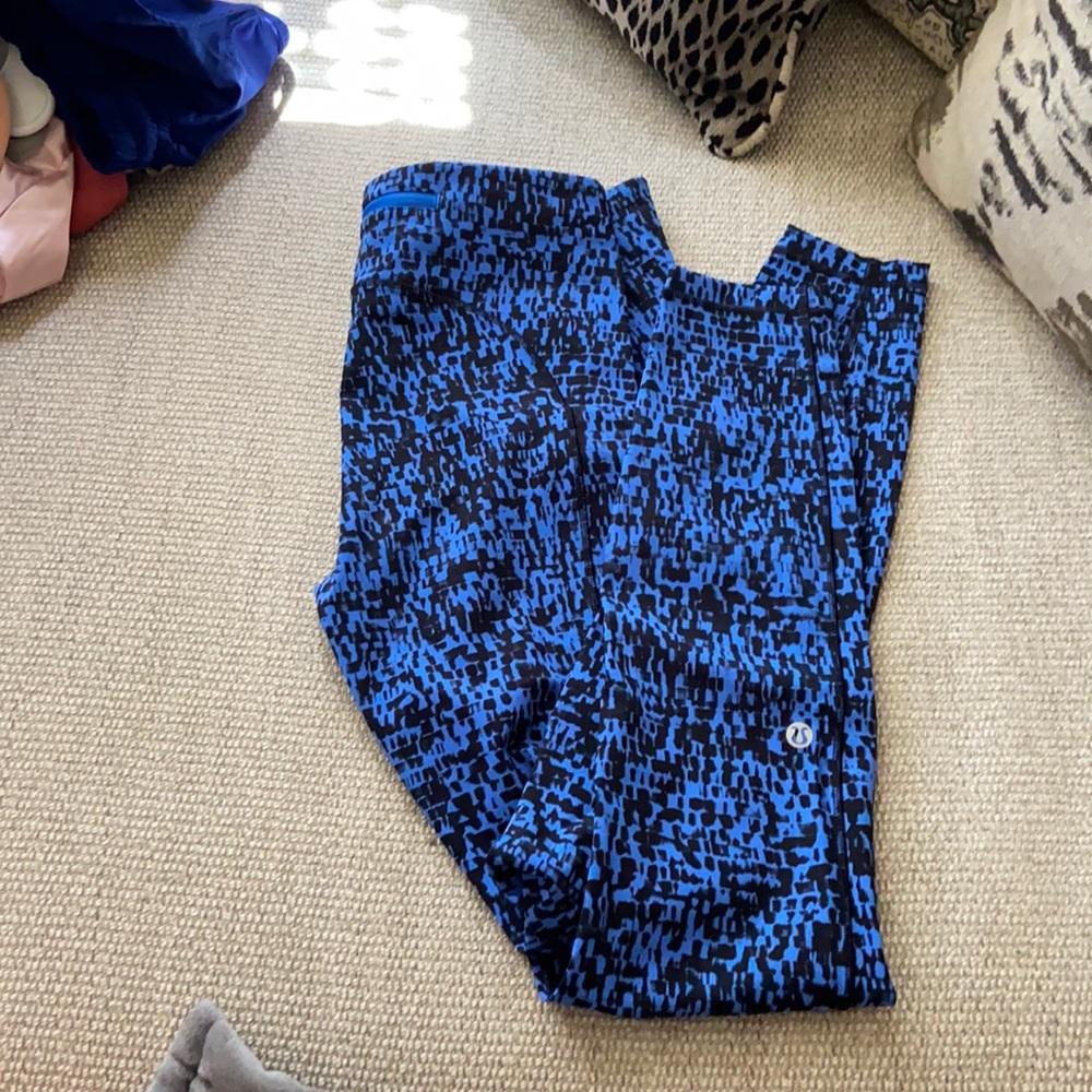 lululemon 28” legging size 6 blue and black